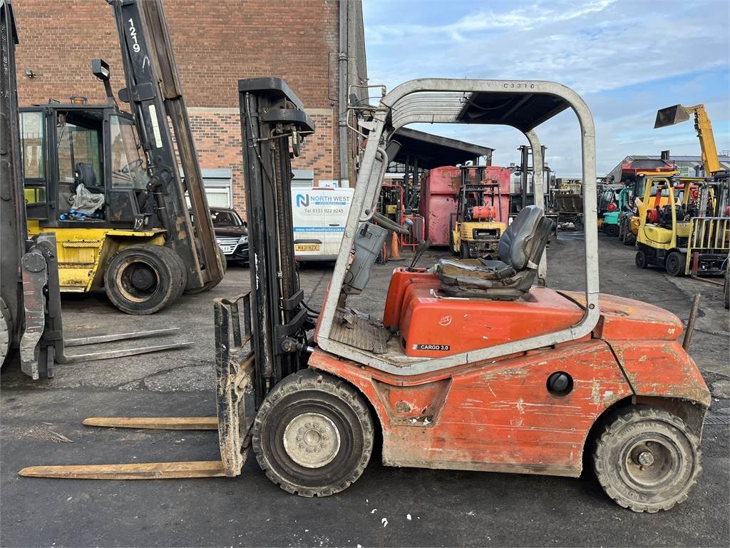 Cesab CBD30 - Empilhadeira a diesel: foto 1 Cesab CBD30 - Empilhadeira a diesel: foto 1