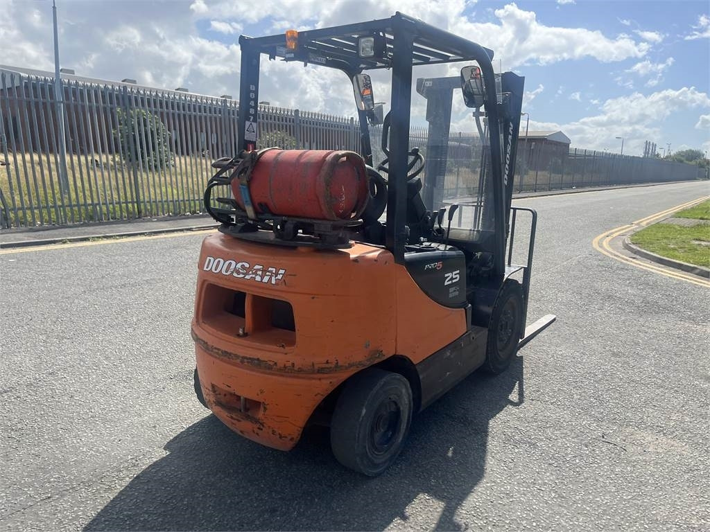 Doosan G25P-5 - Empilhadeira a gás: foto 5 Doosan G25P-5 - Empilhadeira a gás: foto 5