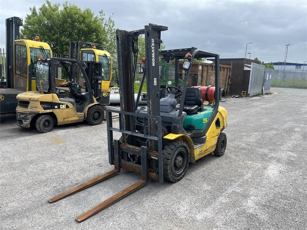Komatsu FG25HT-16R - Empilhadeira a gás: foto 2 Komatsu FG25HT-16R - Empilhadeira a gás: foto 2