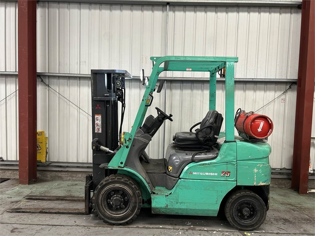 Mitsubishi FG25NT - Empilhadeira a gás: foto 1 Mitsubishi FG25NT - Empilhadeira a gás: foto 1
