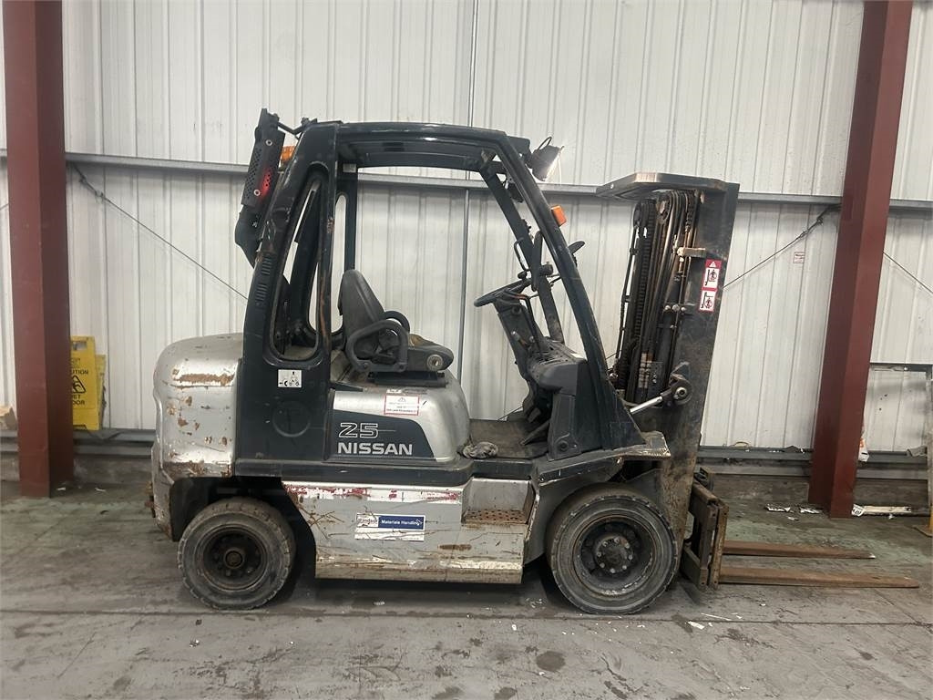 Nissan FD02A25Q - Empilhadeira a diesel: foto 5 Nissan FD02A25Q - Empilhadeira a diesel: foto 5
