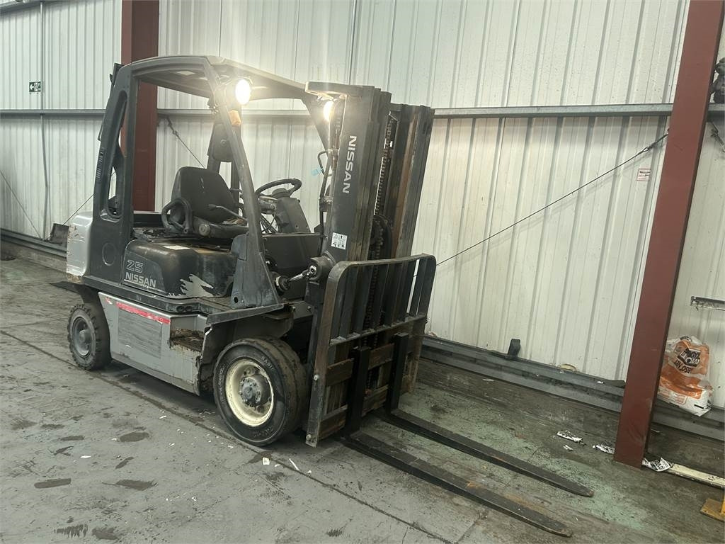 Nissan Y1D2A25Q - Empilhadeira a diesel: foto 4 Nissan Y1D2A25Q - Empilhadeira a diesel: foto 4