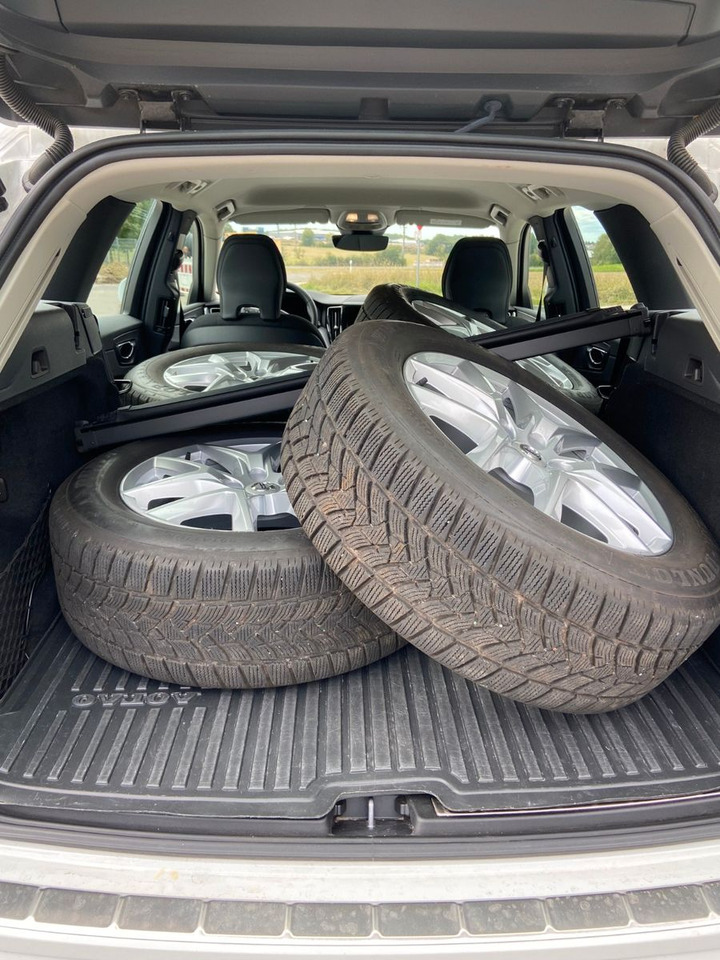 SUV Volvo XC 60 XC60 Momentum Pro AWD: foto 11