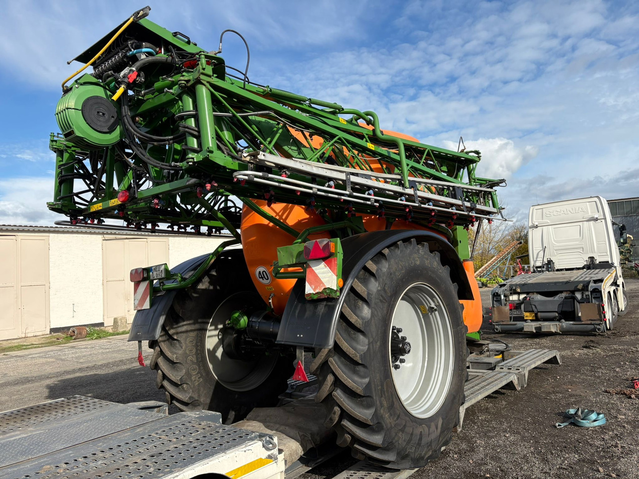 AMAZONE UX 6200 36m GPS - Pulverizador de arrastar: foto 5 AMAZONE UX 6200 36m GPS - Pulverizador de arrastar: foto 5