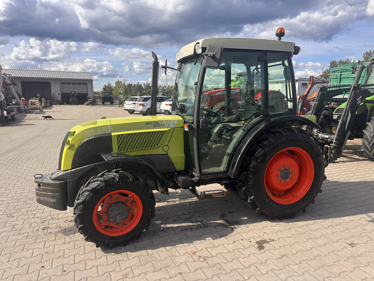 CLAAS NECTIS 257F - Trator: foto 1 CLAAS NECTIS 257F - Trator: foto 1
