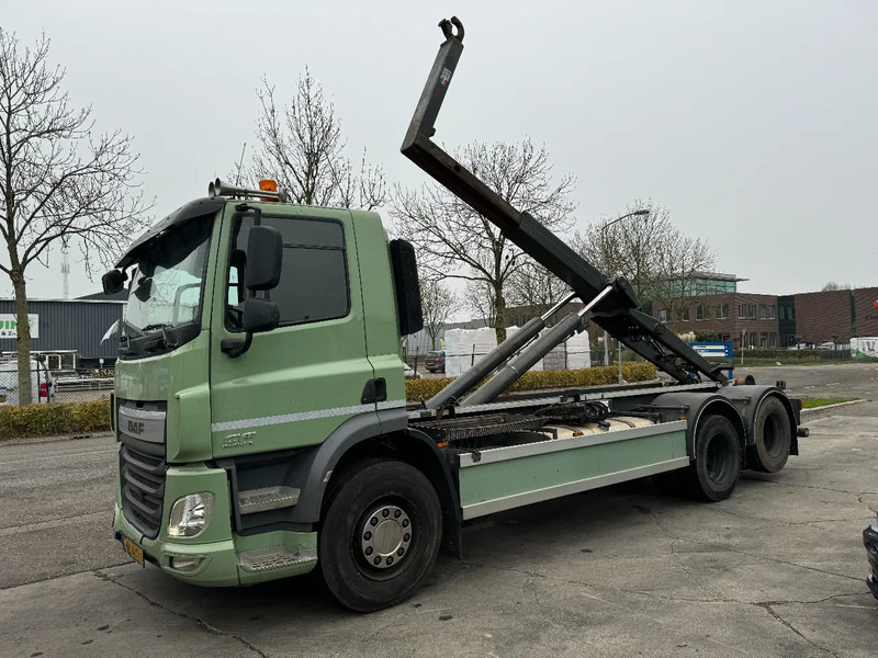 DAF CF 440 6X2 EURO 6 21T VDL HOOK - Camião polibenne: foto 1 DAF CF 440 6X2 EURO 6 21T VDL HOOK - Camião polibenne: foto 1