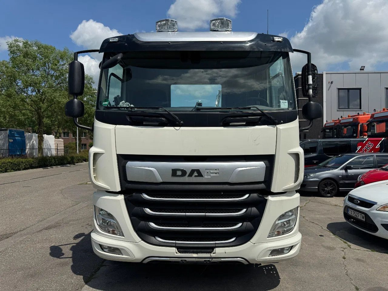 DAF CF 450 6X2 - EURO 6 + LIFT/STEERING AXLE - Camião chassi: foto 2 DAF CF 450 6X2 - EURO 6 + LIFT/STEERING AXLE - Camião chassi: foto 2