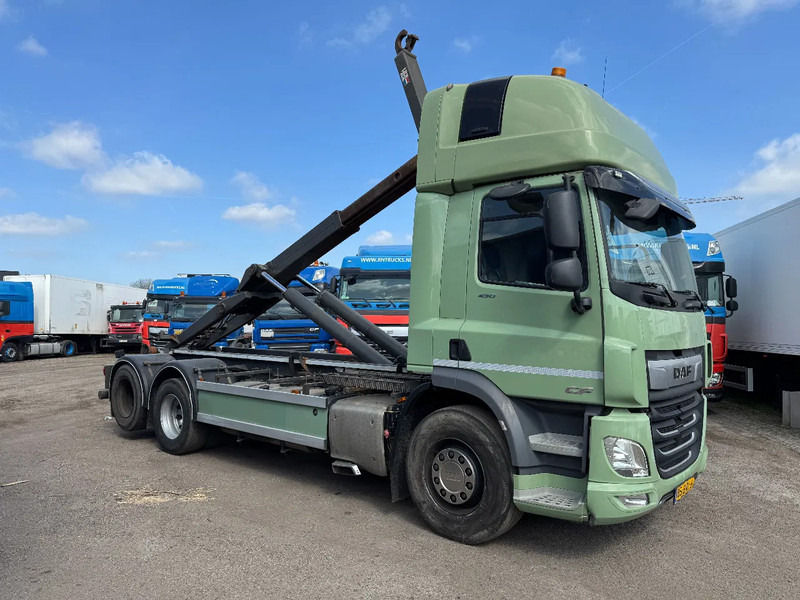 DAF CF 450 6X2 EURO 6 VDL 21T HOOK LIFTING AXLE - Camião polibenne: foto 2 DAF CF 450 6X2 EURO 6 VDL 21T HOOK LIFTING AXLE - Camião polibenne: foto 2