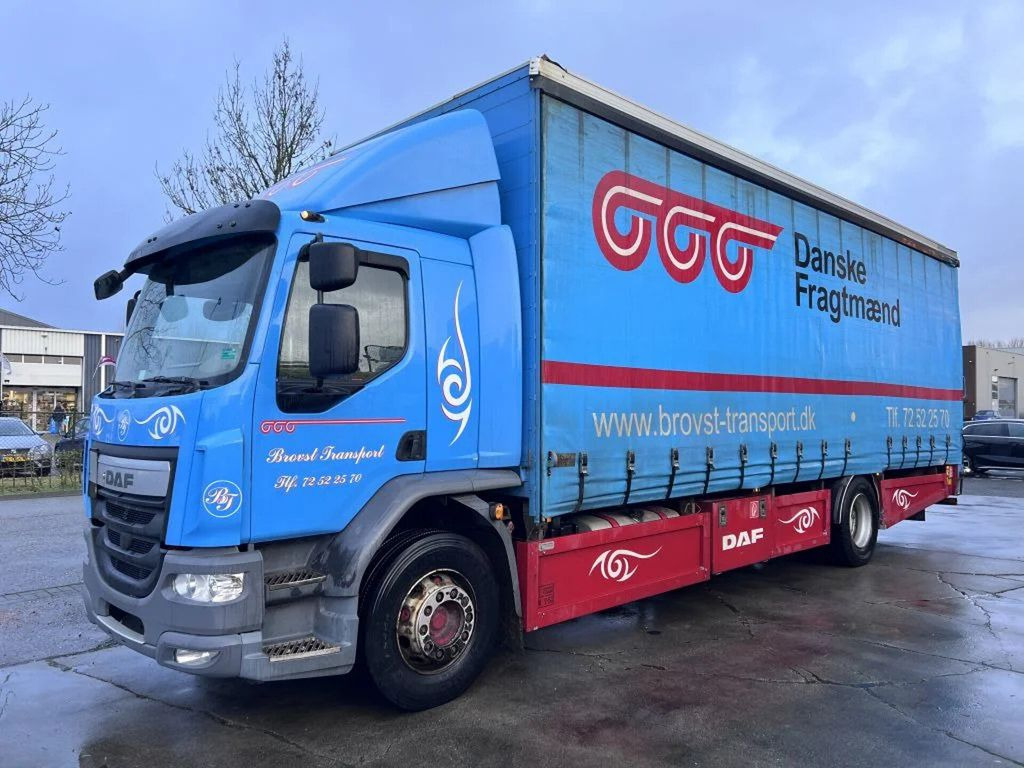 DAF LF 250 4X2 EURO 6 418.609km BOX 8.5mtr - Camião de lona: foto 1 DAF LF 250 4X2 EURO 6 418.609km BOX 8.5mtr - Camião de lona: foto 1
