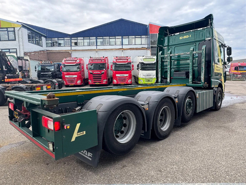 DAF XF 510 8X2 EURO 6 RETARDER TÜV TILL 08-2026 - Camião transportador de contêineres/ Caixa móvel: foto 5 DAF XF 510 8X2 EURO 6 RETARDER TÜV TILL 08-2026 - Camião transportador de contêineres/ Caixa móvel: foto 5