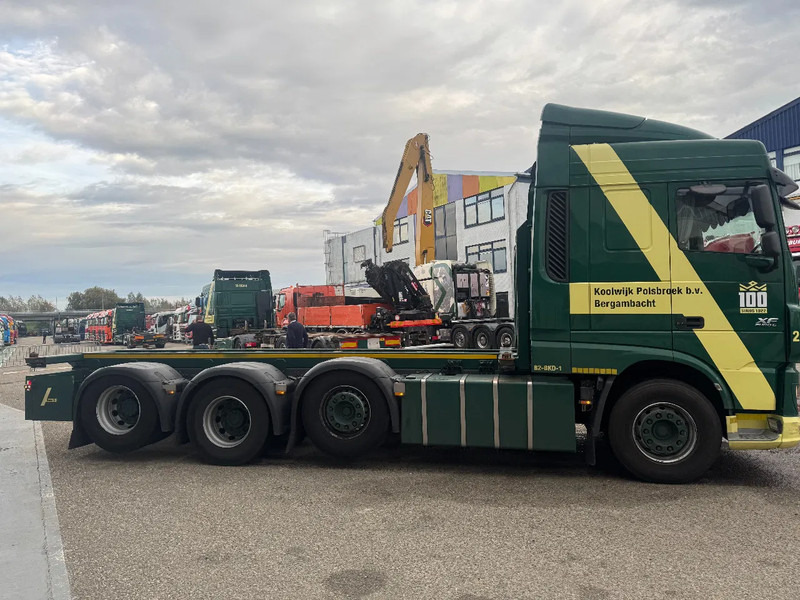 DAF XF 510 8X2 EURO 6 RETARDER TÜV TILL 08-2026 - Camião transportador de contêineres/ Caixa móvel: foto 4 DAF XF 510 8X2 EURO 6 RETARDER TÜV TILL 08-2026 - Camião transportador de contêineres/ Caixa móvel: foto 4