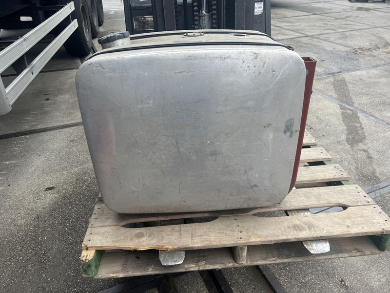 Diversen Hydrauliek tank l 70 b 45 h 62 met steunen - Hidráulica por Camião: foto 3 Diversen Hydrauliek tank l 70 b 45 h 62 met steunen - Hidráulica por Camião: foto 3