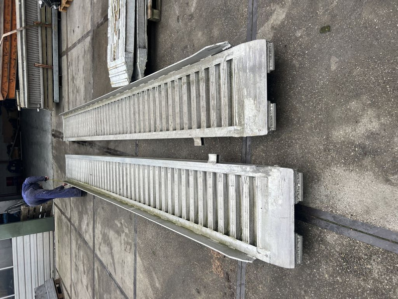 Onbekend 600cm lang Oprijplaat 600cm lang 55 cm breed - Equipamento: foto 2 Onbekend 600cm lang Oprijplaat 600cm lang 55 cm breed - Equipamento: foto 2