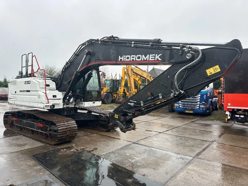 Hidromek HMK 230LC-4 CE, 700 MM PADS, CV, PIPED AUX PIPING,QH, AUTO LUBE, AC REVERSE CAMERA - Escavadora de rastos: foto 2 Hidromek HMK 230LC-4 CE, 700 MM PADS, CV, PIPED AUX PIPING,QH, AUTO LUBE, AC REVERSE CAMERA - Escavadora de rastos: foto 2