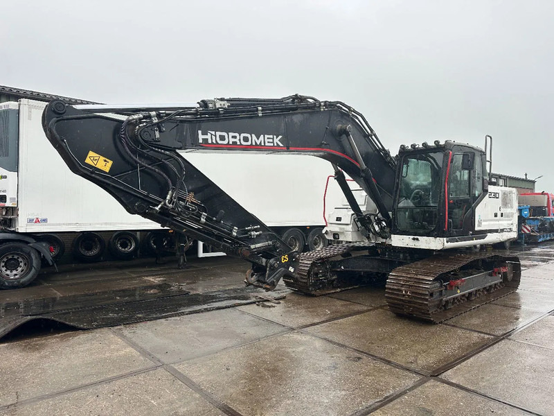 Hidromek HMK 230LC-4 CE, 700 MM PADS, CV, PIPED AUX PIPING,QH, AUTO LUBE, AC REVERSE CAMERA - Escavadora de rastos: foto 3 Hidromek HMK 230LC-4 CE, 700 MM PADS, CV, PIPED AUX PIPING,QH, AUTO LUBE, AC REVERSE CAMERA - Escavadora de rastos: foto 3