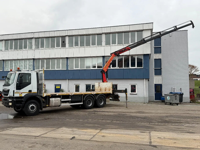 Iveco Trakker 360 6X4 EURO 6 + PALFINGER PK20001K + REMOTE CONTROL - Camião de caixa aberta/ Plataforma, Camião grua: foto 2 Iveco Trakker 360 6X4 EURO 6 + PALFINGER PK20001K + REMOTE CONTROL - Camião de caixa aberta/ Plataforma, Camião grua: foto 2