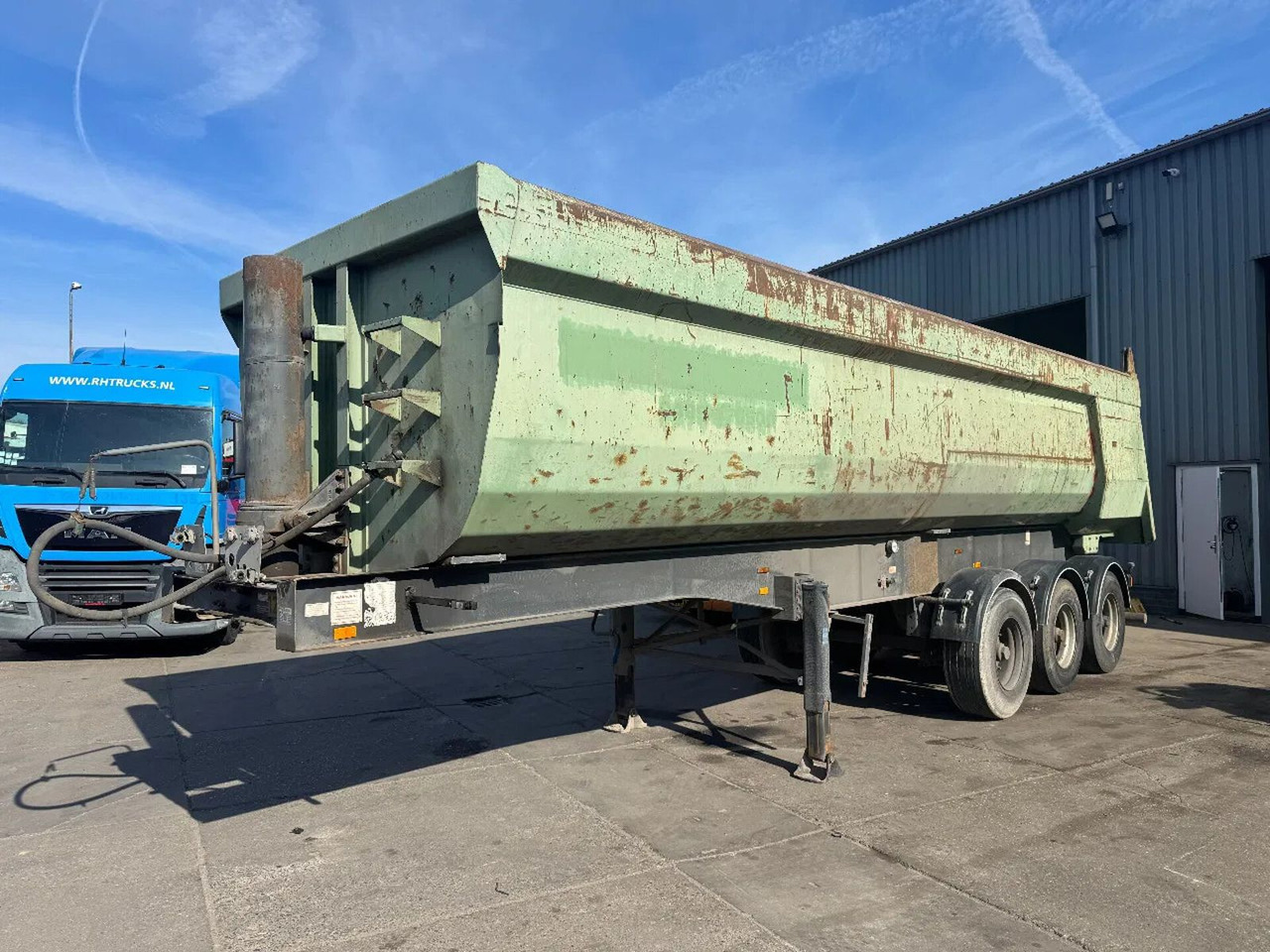 Langendorf 3 AXLE - BPW + TIPPER - Semi-reboque basculante: foto 1 Langendorf 3 AXLE - BPW + TIPPER - Semi-reboque basculante: foto 1