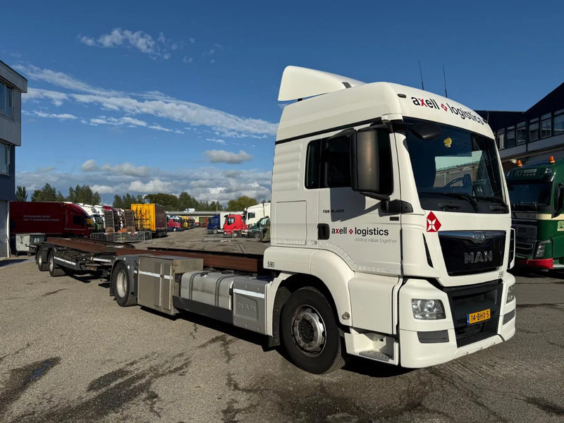 MAN TGS 18.420 EURO 6 + KRONE 2 AXLE + 2x DHOLLANDIA LIFT - Camião transportador de contêineres/ Caixa móvel: foto 3 MAN TGS 18.420 EURO 6 + KRONE 2 AXLE + 2x DHOLLANDIA LIFT - Camião transportador de contêineres/ Caixa móvel: foto 3