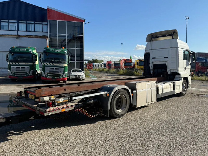MAN TGS 18.420 EURO 6 + KRONE 2 AXLE + 2x DHOLLANDIA LIFT - Camião transportador de contêineres/ Caixa móvel: foto 4 MAN TGS 18.420 EURO 6 + KRONE 2 AXLE + 2x DHOLLANDIA LIFT - Camião transportador de contêineres/ Caixa móvel: foto 4