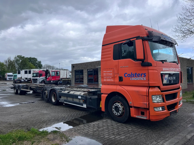 MAN TGX 26.440 XLX 6X2 + HANGER EURO 5 - BDF CHASSIS + RETARDER - Camião transportador de contêineres/ Caixa móvel: foto 1 MAN TGX 26.440 XLX 6X2 + HANGER EURO 5 - BDF CHASSIS + RETARDER - Camião transportador de contêineres/ Caixa móvel: foto 1