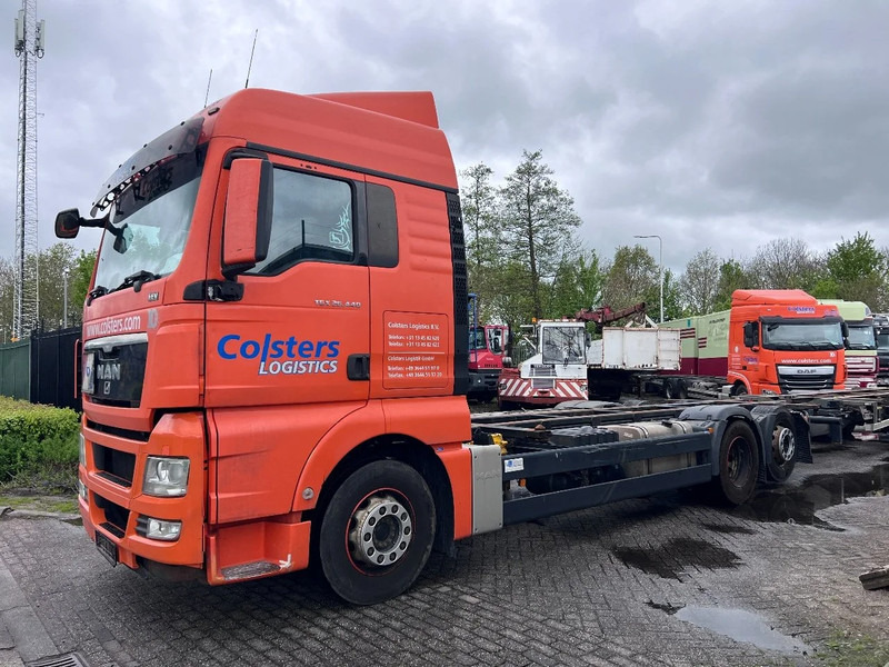 MAN TGX 26.440 XLX 6X2 + HANGER EURO 5 - BDF CHASSIS + RETARDER - Camião transportador de contêineres/ Caixa móvel: foto 5 MAN TGX 26.440 XLX 6X2 + HANGER EURO 5 - BDF CHASSIS + RETARDER - Camião transportador de contêineres/ Caixa móvel: foto 5