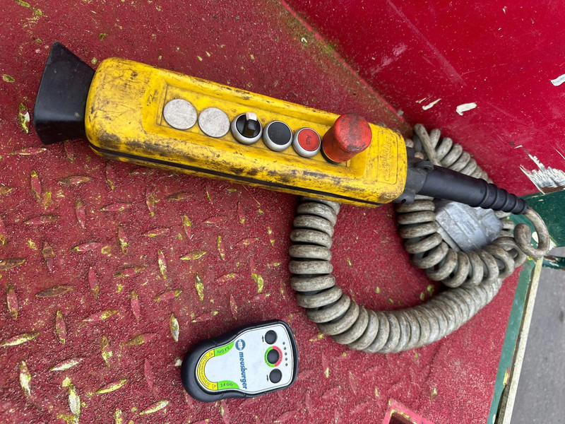 MEUSBURGER 4 axel steering, Double extendable up to 28 meters, extendable up to 3.2 meters, radio controlled, sliding roof - Semi-reboque baixa: foto 5 MEUSBURGER 4 axel steering, Double extendable up to 28 meters, extendable up to 3.2 meters, radio controlled, sliding roof - Semi-reboque baixa: foto 5