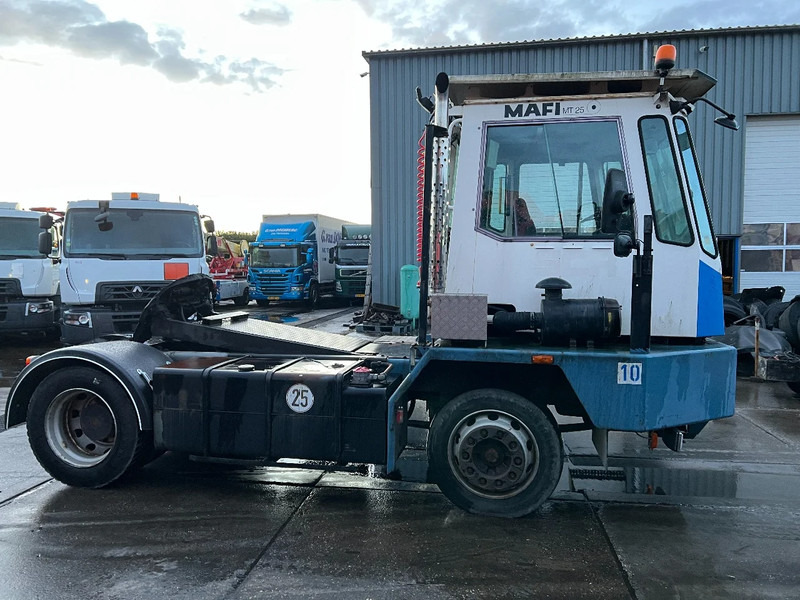 Mafi MT25T131C 4X2 *GEARBOX DON'T GO IN REVERSE* MT25T131C - Tractor de terminal: foto 4 Mafi MT25T131C 4X2 *GEARBOX DON'T GO IN REVERSE* MT25T131C - Tractor de terminal: foto 4