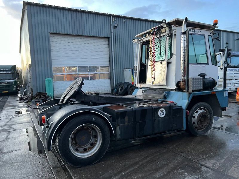 Mafi MT25T131C 4X2 *GEARBOX DON'T GO IN REVERSE* MT25T131C - Tractor de terminal: foto 5 Mafi MT25T131C 4X2 *GEARBOX DON'T GO IN REVERSE* MT25T131C - Tractor de terminal: foto 5