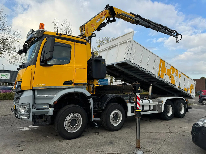 Mercedes-Benz Arocs 4448 8X4 + EURO 6 + FASSI F315 + REMOTE + KIPPER + STEERING AXLE - Camião grua: foto 2 Mercedes-Benz Arocs 4448 8X4 + EURO 6 + FASSI F315 + REMOTE + KIPPER + STEERING AXLE - Camião grua: foto 2