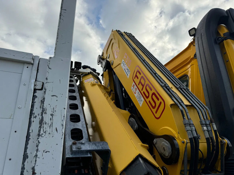 Mercedes-Benz Arocs 4448 8X4 + EURO 6 + FASSI F315 + REMOTE + KIPPER + STEERING AXLE - Camião grua: foto 5 Mercedes-Benz Arocs 4448 8X4 + EURO 6 + FASSI F315 + REMOTE + KIPPER + STEERING AXLE - Camião grua: foto 5