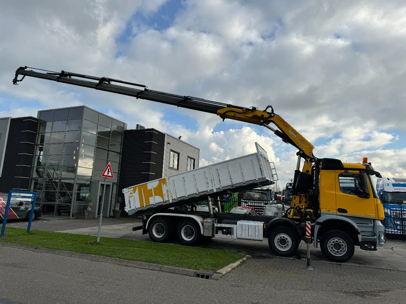 Mercedes-Benz Arocs 4448 8X4 + EURO 6 + FASSI F315 + REMOTE + KIPPER + STEERING AXLE - Camião basculante, Camião grua: foto 3 Mercedes-Benz Arocs 4448 8X4 + EURO 6 + FASSI F315 + REMOTE + KIPPER + STEERING AXLE - Camião basculante, Camião grua: foto 3