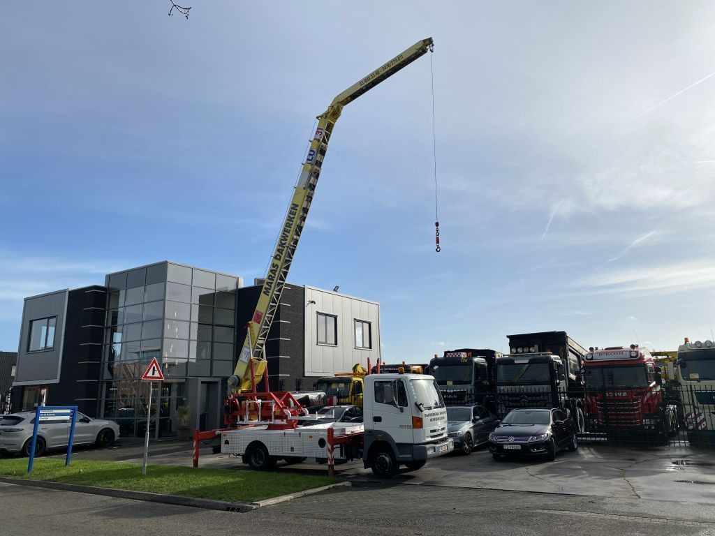 Nissan ATLEON 140 + KLAAS ALU-KRAN 28 METER MET REMOTE - Camião grua: foto 1 Nissan ATLEON 140 + KLAAS ALU-KRAN 28 METER MET REMOTE - Camião grua: foto 1