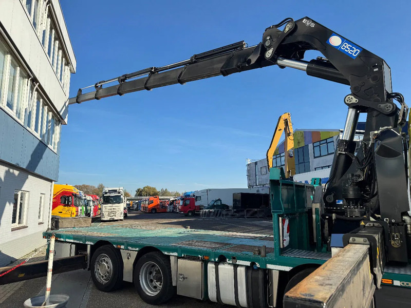 Scania G440 8X2 EURO 6 HMF 8520 + REMOTE CONTROL TWISTLOCKS - Camião grua: foto 4 Scania G440 8X2 EURO 6 HMF 8520 + REMOTE CONTROL TWISTLOCKS - Camião grua: foto 4