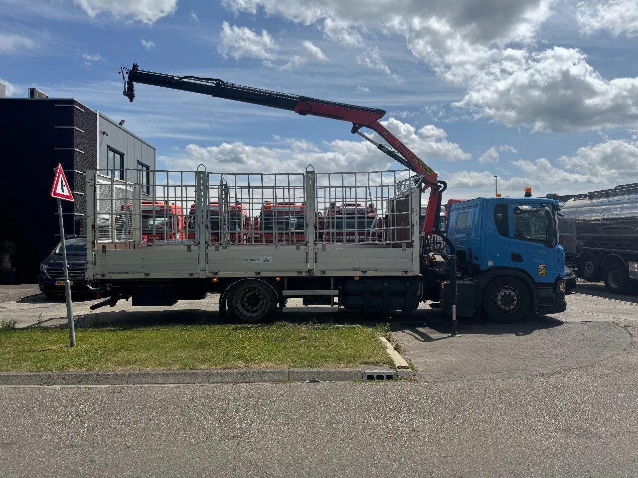 Scania P280 4X2 EURO 6 PALFINGER PK12002 + REMOTE CONTR - Camião de caixa aberta/ Plataforma, Camião grua: foto 3 Scania P280 4X2 EURO 6 PALFINGER PK12002 + REMOTE CONTR - Camião de caixa aberta/ Plataforma, Camião grua: foto 3