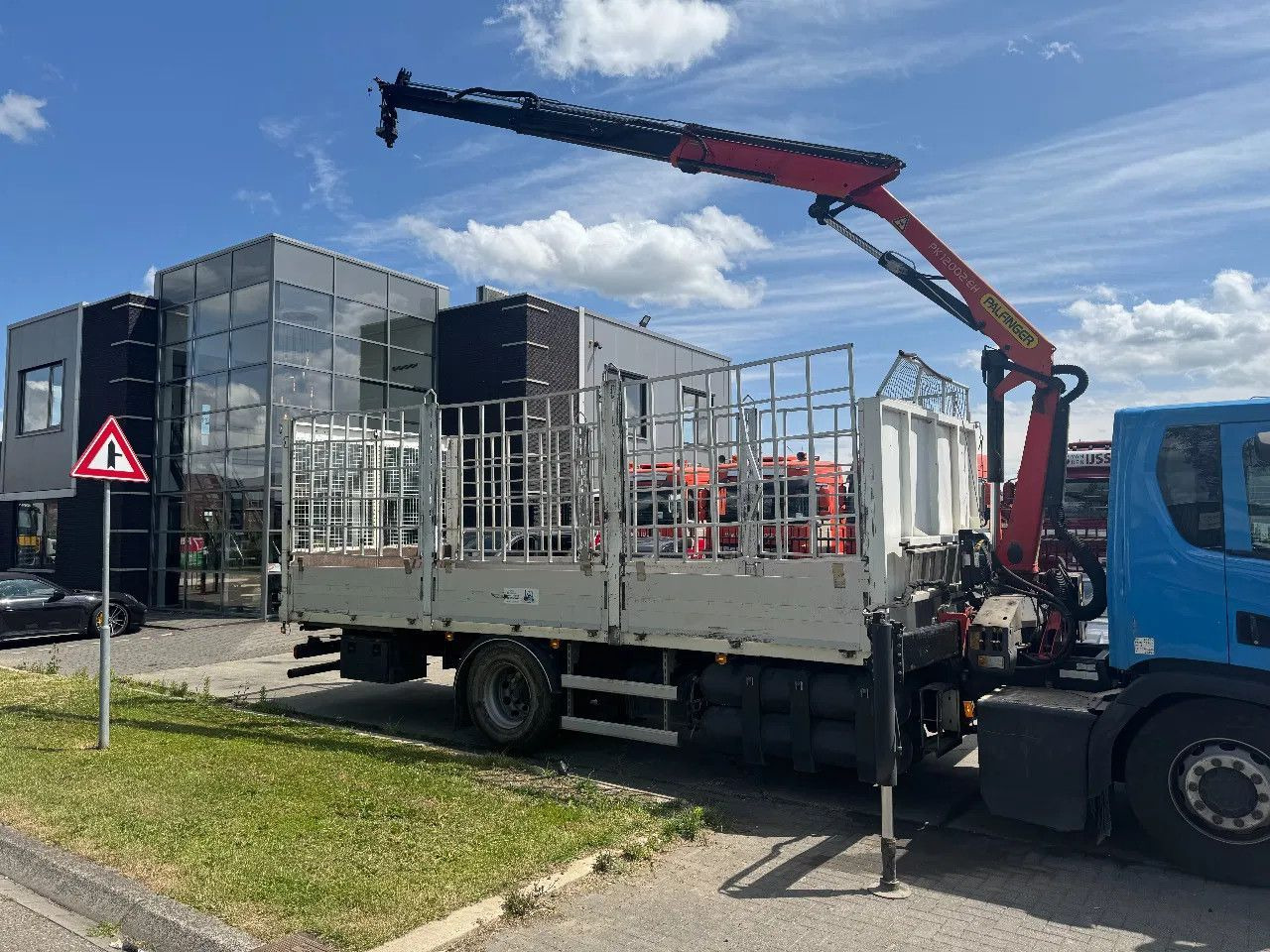 Scania P280 4X2 EURO 6 PALFINGER PK12002 + REMOTE CONTR - Camião de caixa aberta/ Plataforma, Camião grua: foto 4 Scania P280 4X2 EURO 6 PALFINGER PK12002 + REMOTE CONTR - Camião de caixa aberta/ Plataforma, Camião grua: foto 4