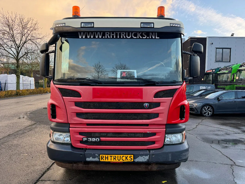 Scania P320 6X2 - EURO 6 + HIAB XS 144 HIPRO + REMOTE + HIAB HOOK + RETARDER - Camião polibenne, Camião grua: foto 2 Scania P320 6X2 - EURO 6 + HIAB XS 144 HIPRO + REMOTE + HIAB HOOK + RETARDER - Camião polibenne, Camião grua: foto 2