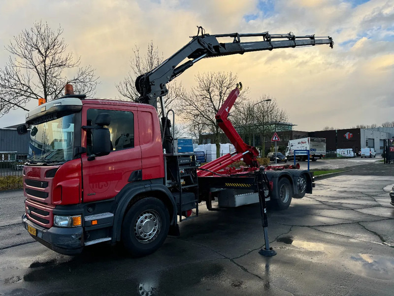 Scania P320 6X2 - EURO 6 + HIAB XS 144 HIPRO + REMOTE + HIAB HOOK + RETARDER - Camião polibenne, Camião grua: foto 1 Scania P320 6X2 - EURO 6 + HIAB XS 144 HIPRO + REMOTE + HIAB HOOK + RETARDER - Camião polibenne, Camião grua: foto 1