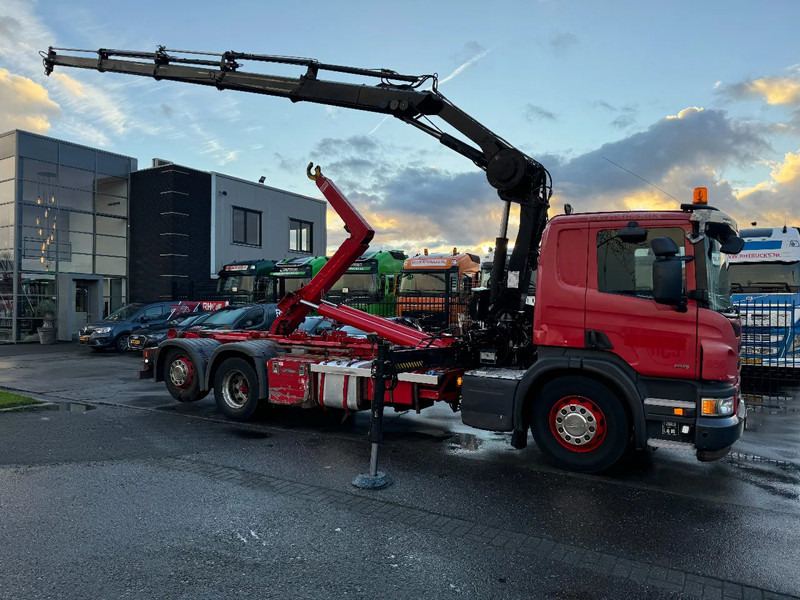 Scania P320 6X2 - EURO 6 + HIAB XS 144 HIPRO + REMOTE + HIAB HOOK + RETARDER - Camião polibenne, Camião grua: foto 3 Scania P320 6X2 - EURO 6 + HIAB XS 144 HIPRO + REMOTE + HIAB HOOK + RETARDER - Camião polibenne, Camião grua: foto 3