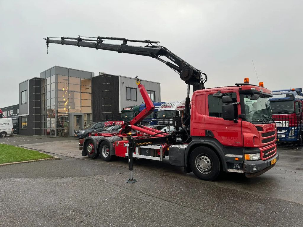 Scania P320 6X2 HIAB 144 CRANE + HIAB HOOK 20T + REMOTE - Camião polibenne, Camião grua: foto 1 Scania P320 6X2 HIAB 144 CRANE + HIAB HOOK 20T + REMOTE - Camião polibenne, Camião grua: foto 1