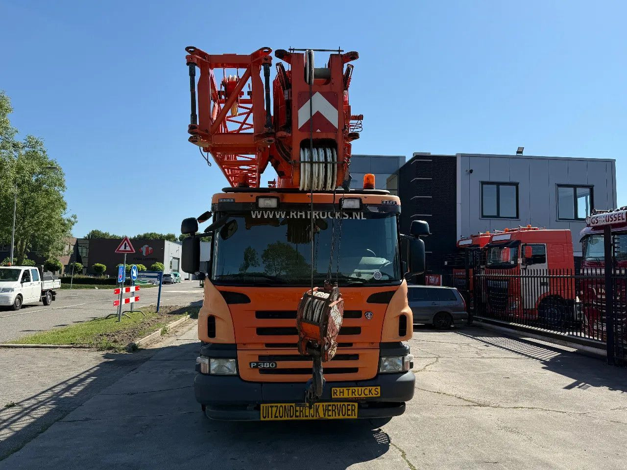 Scania P380 8X4 + FAUN HK40 + FLYJIB + BALLASTBL. 6,9 T - Camião grua: foto 2 Scania P380 8X4 + FAUN HK40 + FLYJIB + BALLASTBL. 6,9 T - Camião grua: foto 2