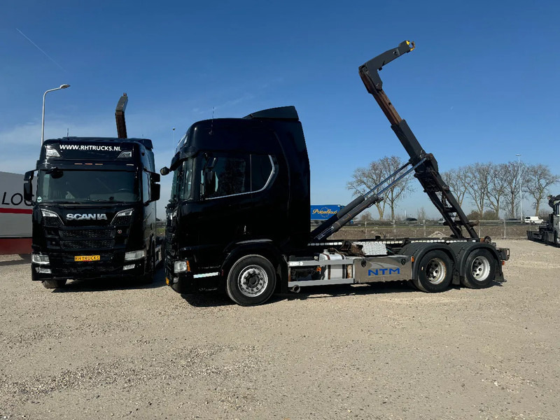 Scania R580 V8 6X2 VDL HOOK 20T RETARDER EURO 6 2 UNITS - Camião polibenne: foto 2 Scania R580 V8 6X2 VDL HOOK 20T RETARDER EURO 6 2 UNITS - Camião polibenne: foto 2