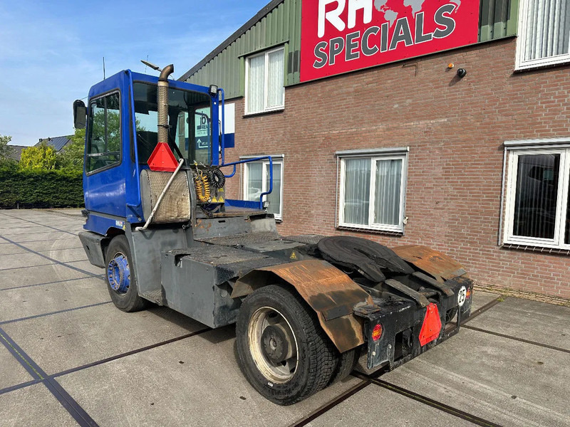 Terberg YT 182 MOTOR ROOKT - Tractor de terminal: foto 4 Terberg YT 182 MOTOR ROOKT - Tractor de terminal: foto 4