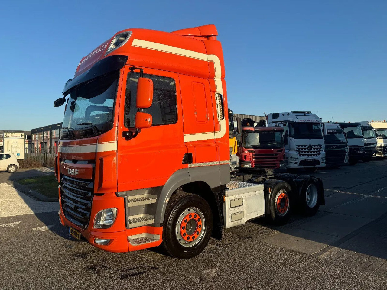 DAF CF 460 6X2 - EURO 6 + LIFT/STEERING AXLE DAF CF 460 6X2 - EURO 6 + LIFT/STEERING AXLE - Tractor: foto 1 DAF CF 460 6X2 - EURO 6 + LIFT/STEERING AXLE DAF CF 460 6X2 - EURO 6 + LIFT/STEERING AXLE - Tractor: foto 1