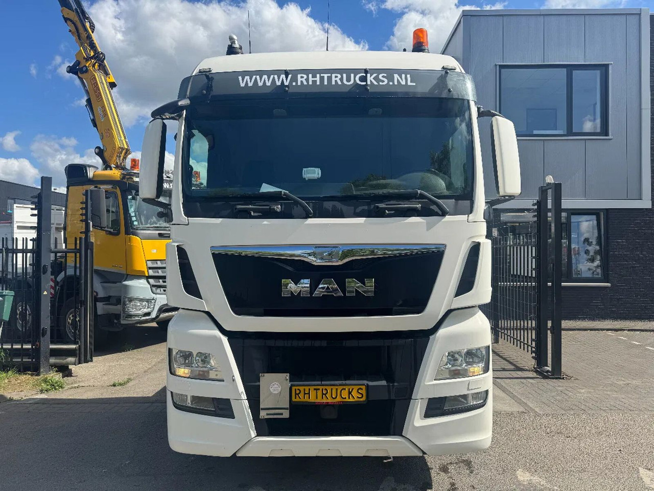 MAN TGX 26.480 6X2 EURO 6 SPOILERS AUTOMATIC - Tractor: foto 2 MAN TGX 26.480 6X2 EURO 6 SPOILERS AUTOMATIC - Tractor: foto 2