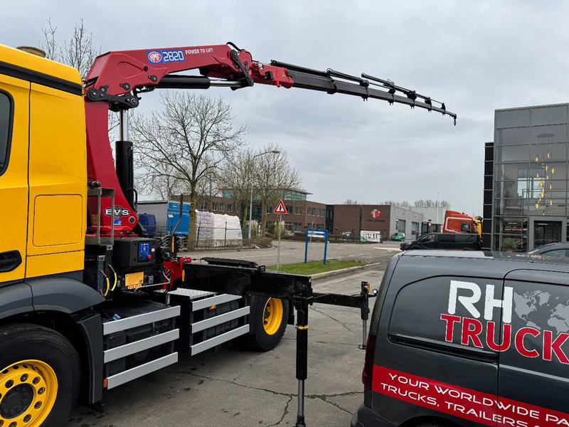 Mercedes-Benz Actros 1845 4X2 - EURO 6 + HMF 2820 + REMOTE + ONLY 105.446 KM - Tractor: foto 5 Mercedes-Benz Actros 1845 4X2 - EURO 6 + HMF 2820 + REMOTE + ONLY 105.446 KM - Tractor: foto 5