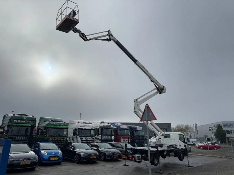 Nissan Cabstar 35.12 + ISOLI 21 METER AERIAL PLATFORM - Veículo comercial: foto 5 Nissan Cabstar 35.12 + ISOLI 21 METER AERIAL PLATFORM - Veículo comercial: foto 5