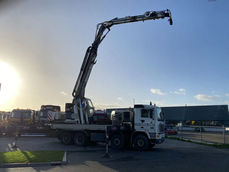 Volvo F 12 8X4 + CORMACH 87000 CRANE - 8.642 HOURS - Camião grua: foto 5 Volvo F 12 8X4 + CORMACH 87000 CRANE - 8.642 HOURS - Camião grua: foto 5