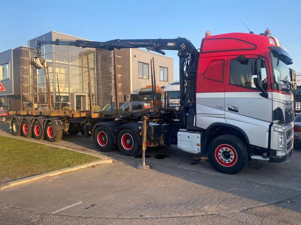 Volvo FH 540 6X4 EURO 6 + EPSILON S260Z96 + TRAILER 4 - Camião de transporte de madeira, Camião grua: foto 2 Volvo FH 540 6X4 EURO 6 + EPSILON S260Z96 + TRAILER 4 - Camião de transporte de madeira, Camião grua: foto 2