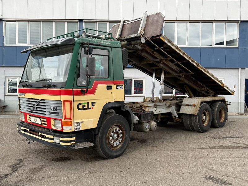 Volvo FL 12.420 6X2 MANUAL GEAR / FULL STEEL SUSP. / 10 TYRES / HUB REDUCT. + CABLELIFT TIPPER + CONTAINER FLATBED - Camião com sistema de cabo: foto 1 Volvo FL 12.420 6X2 MANUAL GEAR / FULL STEEL SUSP. / 10 TYRES / HUB REDUCT. + CABLELIFT TIPPER + CONTAINER FLATBED - Camião com sistema de cabo: foto 1
