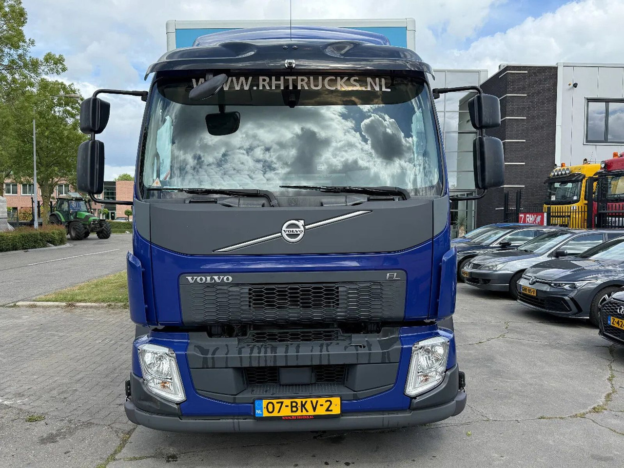 Volvo FL 250 18 TON - ONLY 169.291 KM + DHOLLANDIA LIF - Camião furgão: foto 2 Volvo FL 250 18 TON - ONLY 169.291 KM + DHOLLANDIA LIF - Camião furgão: foto 2